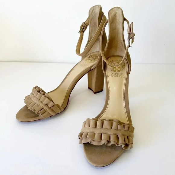 VINCE CAMUTO Carlista Taupe Tan Ruffled Pleated Block Sandal Size 6.5 Neutral - Picture 1 of 6
